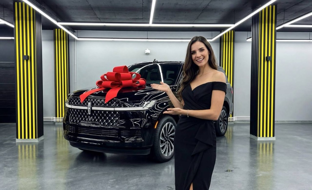 Торжественная выдача автомобиля клиенту — ООО «Совесть»